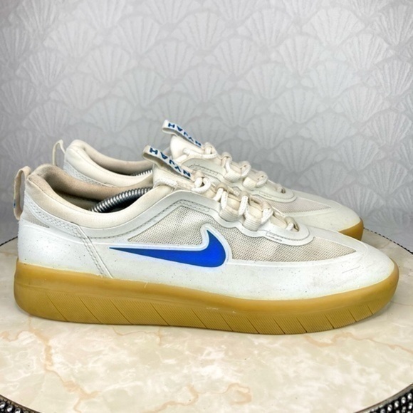 Nike SB Nyjah Free 2 Sneakers Womens Size 8 White Blue Gum Soles Athletic Shoes - Picture 1 of 9